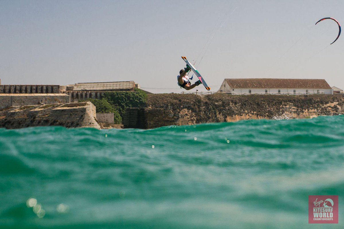 World_Kite_Tour's tweet image. First possible start of day 4 at #VKWCTarifa at 1 p.m. at the great spot of Balneario! #VKWCRiders #kiteboarding