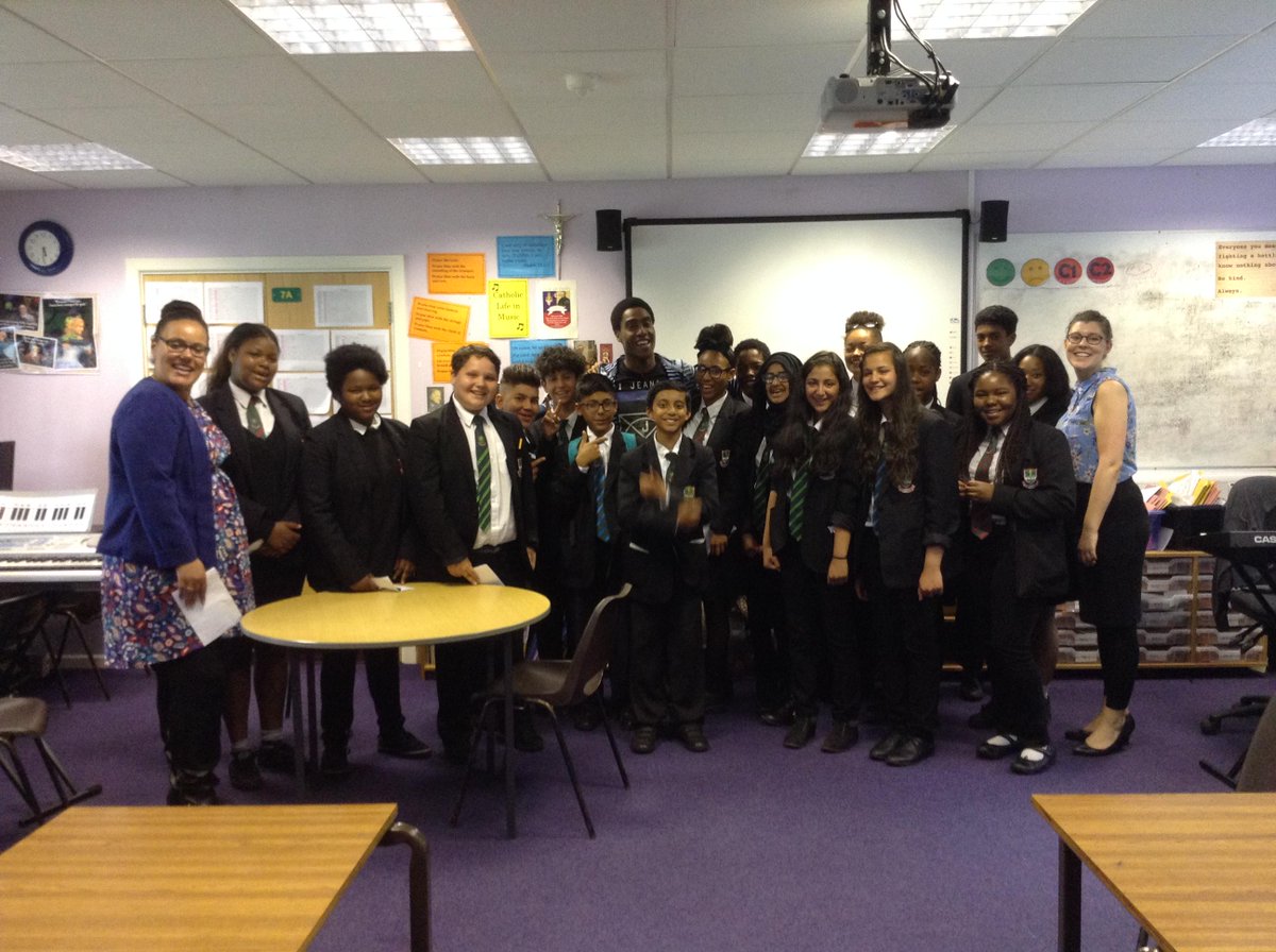 MusicHolytrc's tweet photo. Visit from ex-student @simonwebbe1 to talk about moving from Small Heath to professional musician. Thanks for coming! http://t.co/EP82Fy8SzR