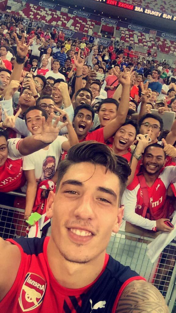 HectorBellerin's tweet photo. Thanks to all the Singapore @Arsenal fans for coming out today! Means a lot to us. #GunnerFamily http://t.co/DaluvguXov
