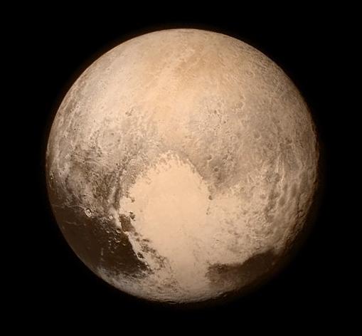 maberalv's tweet image. Así es Plutón (fotón de la New Horizons de la NASA a sólo 766.000 kilómetros) #PlutoFlyby