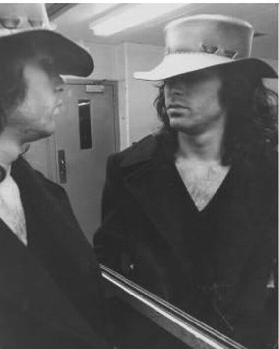 HistoryFoto's tweet image. Джим Моррисон из Doors. "Смерть случается только раз. Я не хочу проспать её." США. 1969 г.