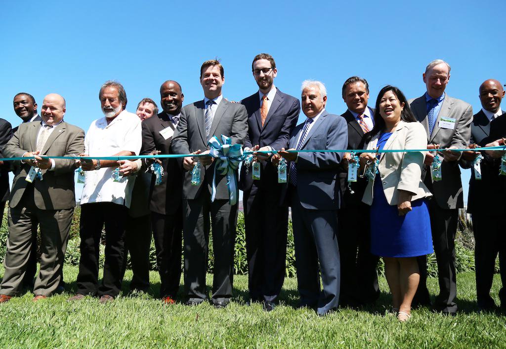 sfexaminer's tweet photo. #DoyleDrive ribbon cutting ceremony in photos http://t.co/g4plah4HlC http://t.co/R4ZDyVnPjN