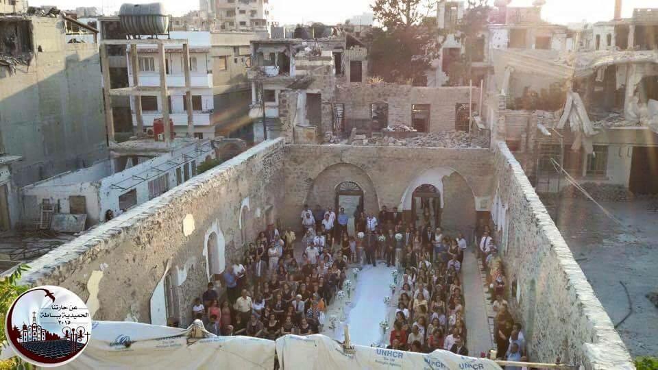 josephwillits's tweet image. A wedding in the destruction of St George's Church in #Homs. Powerful image. 1st wedding since being destroyed #Syria