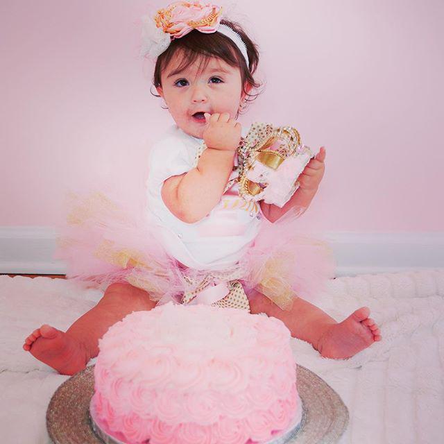 JENNIWOWW's tweet photo. Yesterday was my girl's first bday &amp; I wanted to enjoy tons of cake with her, but instead... http://t.co/eGmT9YSxPl http://t.co/nDSWdQetPQ