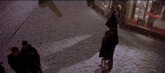 zooyeon's tweet image. 브리짓존스 다이어리. 봐도봐도 사람 녹아내리게 만드는 영화지만, 그중에서도 마지막에 마크가 코트로 감싸줄 때엔 그야말로 심장이 쿵 내려앉다 못해 와르르 무너지는 것 같다아.😝