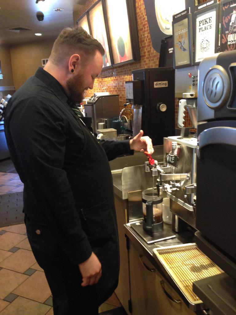 BGonzaba's tweet photo. @starbucksprtnrs Shands getting ready with his team supporting #starbuckschampion @wmoats119 @YorkTraci http://t.co/hOwUjXYqYB