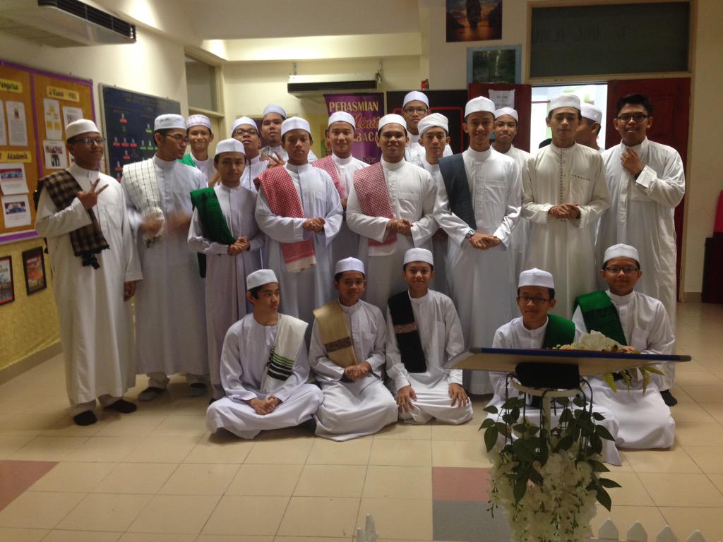 OnlyinDABB's tweet photo. Majlis Khatam Al- Quran di Dewan Perdana SMKDABB 👏🏻 http://t.co/366t3pnzpn
