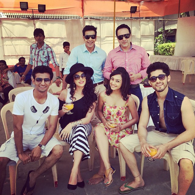 _E_Feed's tweet photo. RT if you are missing this awesome show #ZindagiWins @krikified @abigail_pande @sarakhan811 
http://t.co/WkU2OEYiwE http://t.co/qCmHwtXC0G