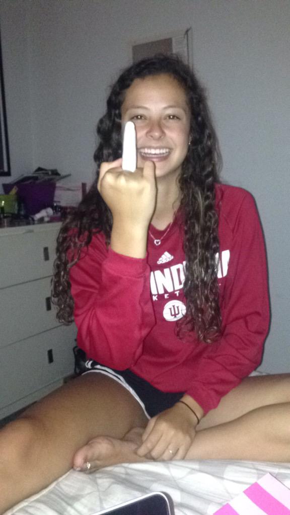 2015Lebed's tweet image. happy birthday u colombian beaut. i love you even though you cant find your way ti anything have a good day