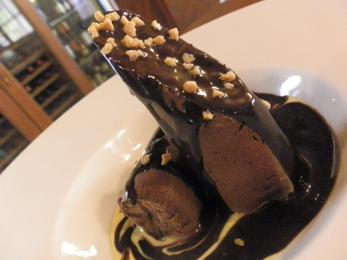 ¡Volvemos este jueves! Para endulzarte las sobremesas con #postres como este canelón de #chocolate #Jerez #comerJerez