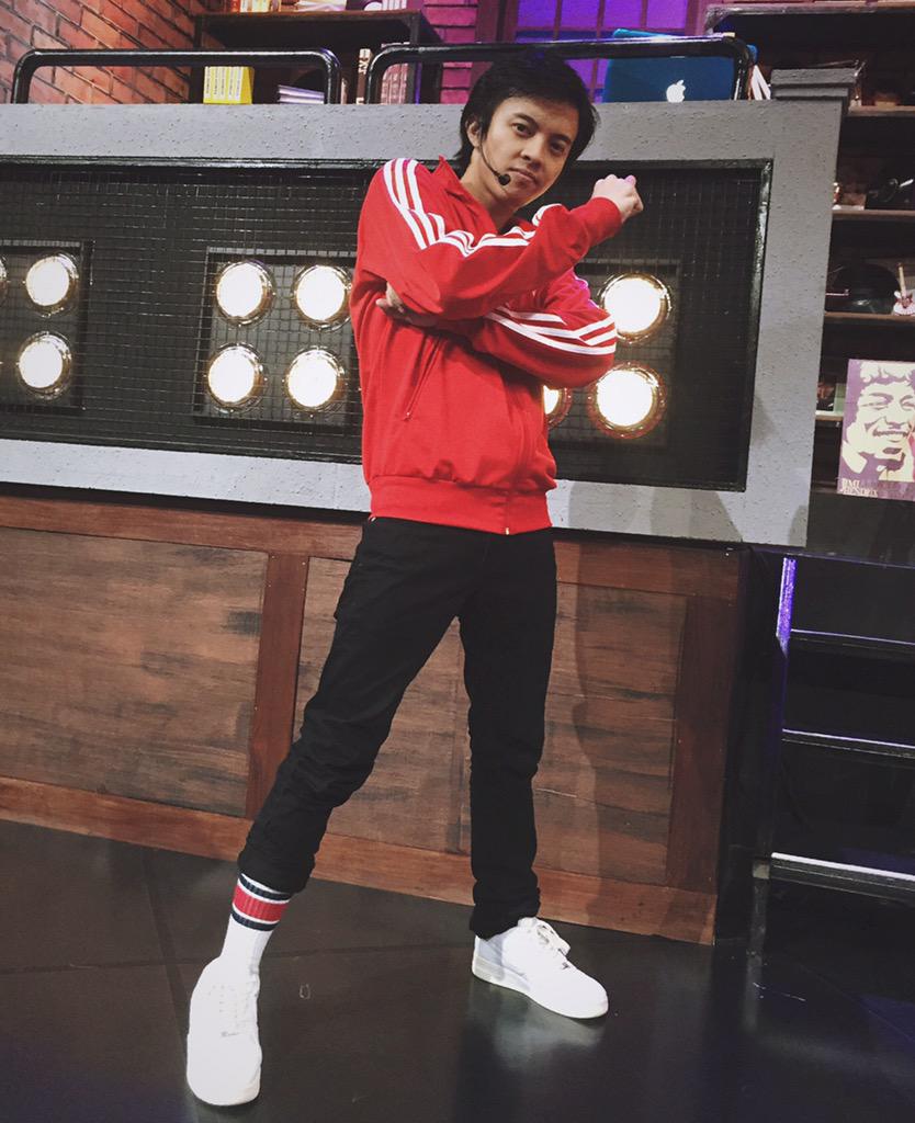 SMASHPEKANBARU's tweet photo. kecilnya tu kaki mang 😳"@bismakarisma: Sneakpeak nya #BISMaindiNETCLC nih nih.. Semacam beastieboys gituh http://t.co/Q9xRmdsPnQ"