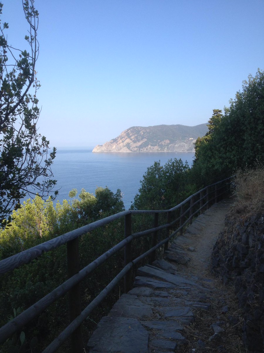 EnzoResasco's tweet photo. Riapre il sentiero Vernazza - Corniglia #Vernazza @FSalmonese http://t.co/idkpqHjyEU