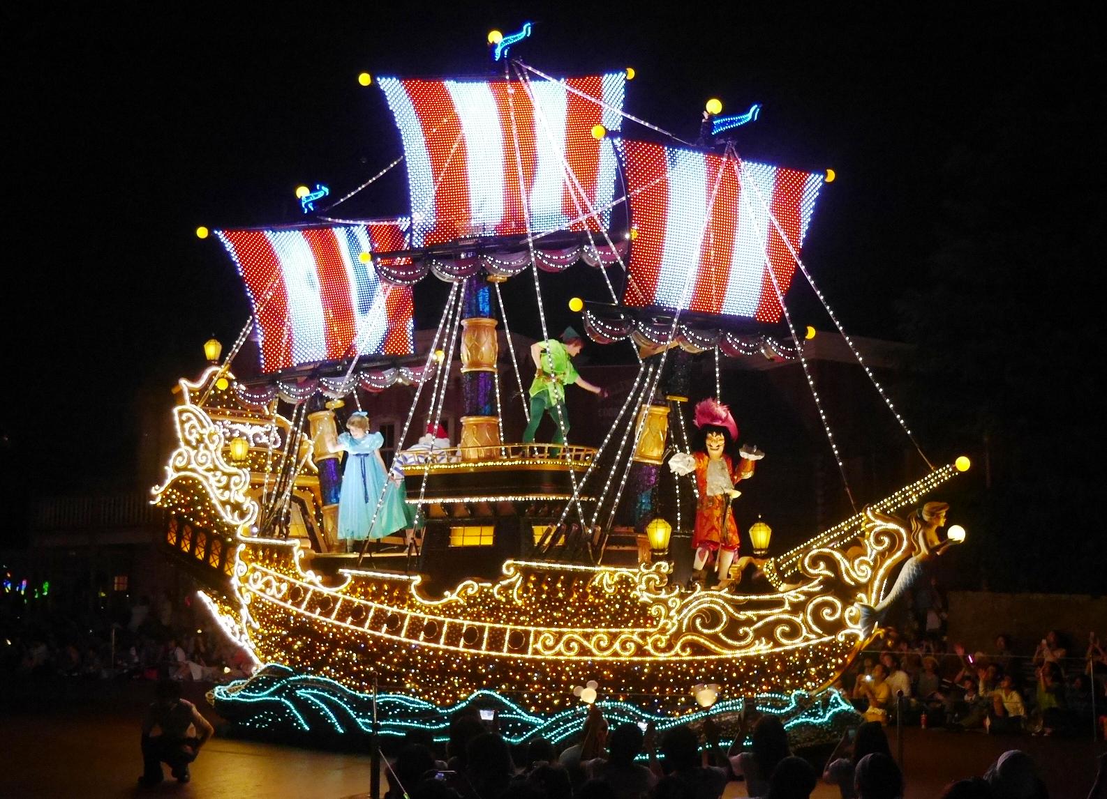 みっこ リニューアルされたエレクトリカルパレード ラプンツェルが注目されがちだけど 個人的にはピーターパン船の次々変わる 帆 が見てて単純におおーっ ってなるなぁー Http T Co Lcen2gbbc4 Twitter