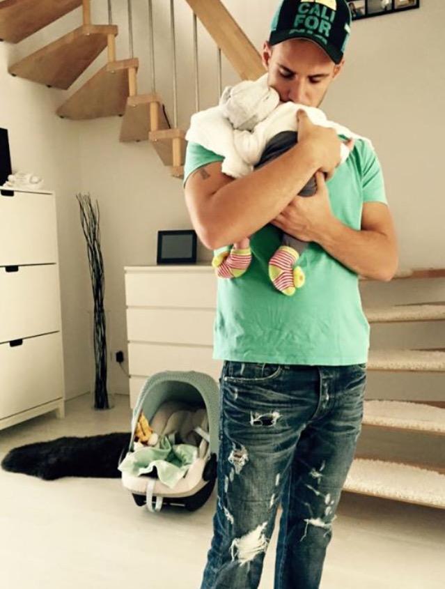 OfficialPietro's tweet photo. 👶🏽 http://t.co/GO1SnlAi1G