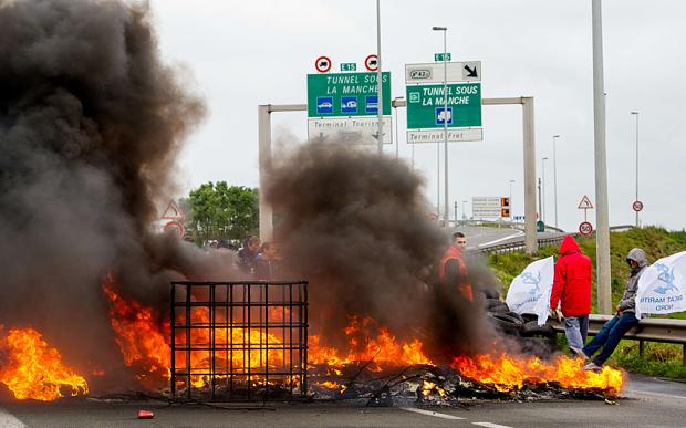 Telegraph's tweet photo. Calais crisis: Britain to build 'secure zone' for freight traffic http://t.co/aiAGazjFE2 http://t.co/6kVRceR5HH