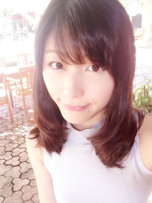 今日は暑かった〜。髪が伸びたので更に暑い！ 髪、短いのと長いの、どっちが好きですが？  短い方が好きな方はRT 長いのが好きな方は🌟 http://t.co/VA3CT2bHnD<a href="/tag/%E3%82%B0%E3%83%A9%E3%83%89%E3%83%AB%E8%87%AA%E7%94%BB%E6%92%AE%E3%82%8A%E9%83%A8"class="tags"><span>#グラドル自画撮り部</span></a>