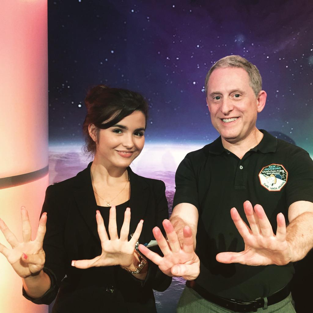 MaryMiranda95's tweet photo. #9 our little beautiful #Pluto Planet #AlanStern #NewHorizons http://t.co/73aeYXG6vf
