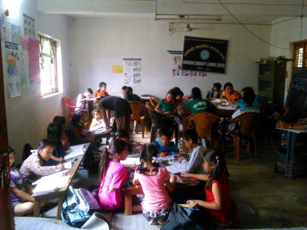 gr8guyrabi's tweet image. Limited space but unlimited happiness... #Helping_these_sweethearts_with_their_homeworks #Harisiddhi