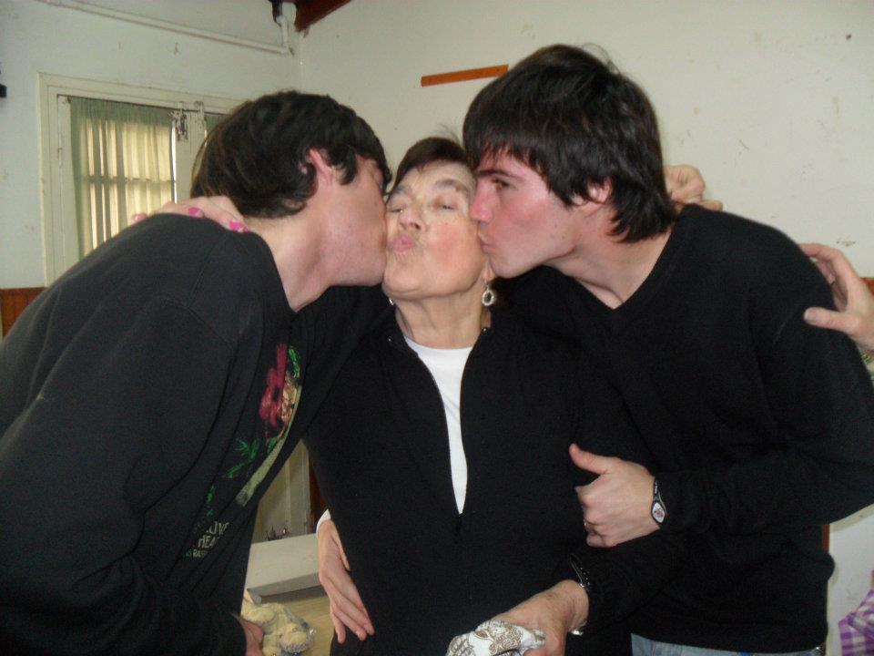 Todo eso y tus besos, 
Son la mueca que me va a quedar 
Cuando me vengan a buscar.♫♪