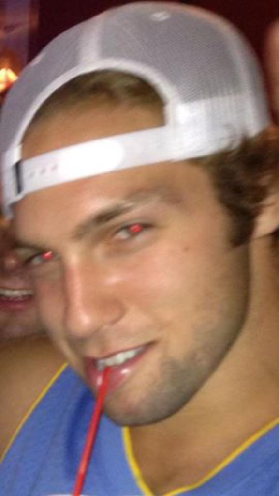 Leiver11's tweet image. Happy birthday to my old roomie! @DarrenLapic #ladykiller #badangles