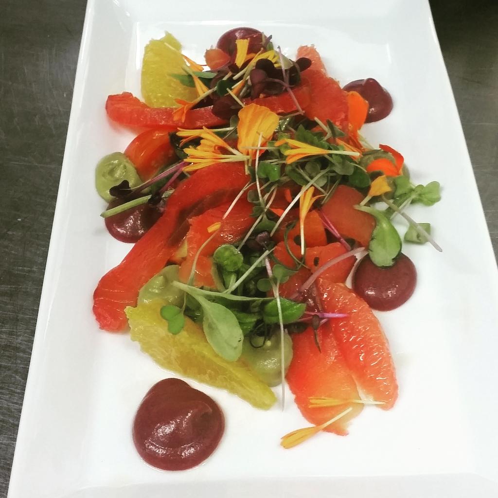 ArielGuivi's tweet photo. Fantastic cured salmon with crest and citrus segments, @TheLoungeGib @BirtyMatt http://t.co/9wNW61RhwL