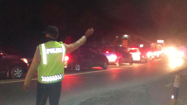 #MudikJabar 21.32 : Jalur Selatan Nagrek arah ke Tasikmalaya mulai padat | <a href="/RadioElshinta/">Radio Elshinta</a>