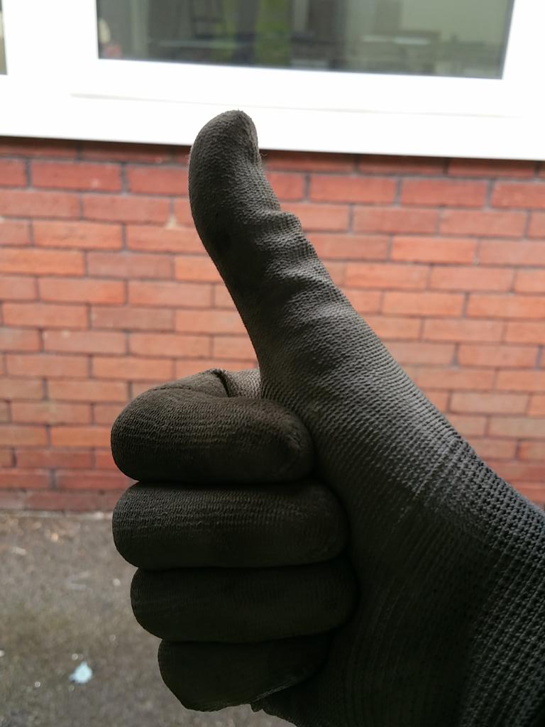 djnorthall's tweet photo. @looking4evah @SueJG15 @russelltovey thumb &amp; glove!! 😅😅 http://t.co/lkXXintoKW