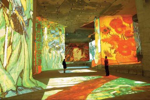 StreetFashion01's tweet image. Van Gogh Visuals🎌