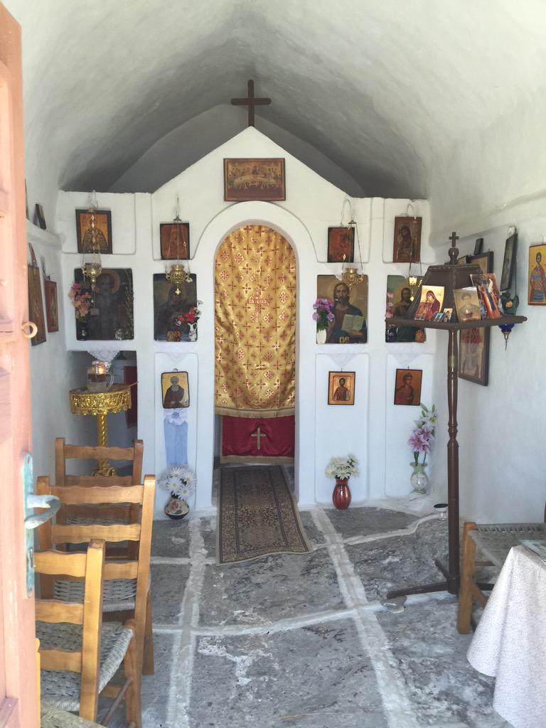 TweetsbyTashaS's tweet photo. @VisitGreecegr My #minichurch obsession reached new heights, I trekked to the top of this hill to take a peek inside http://t.co/JTLq7Iw2q6
