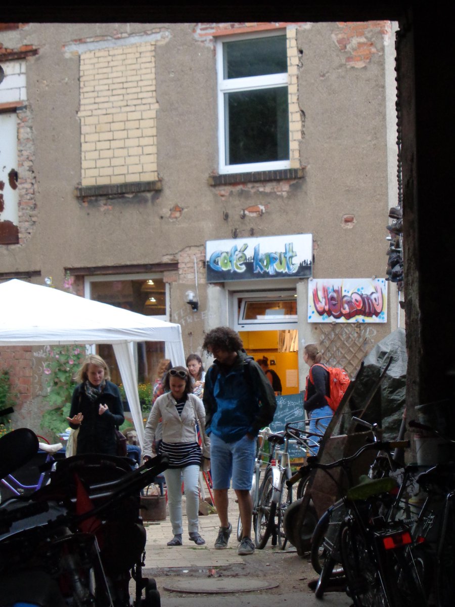 #WageningenUR students learned about #Degrowth in Cafe Kaputt #repaircafe @Thebirdsnewnest <a href="/LeipzigerNews/">News aus Leipzig</a> <a href="/JohannSimo/">Johann Simowitsch</a>