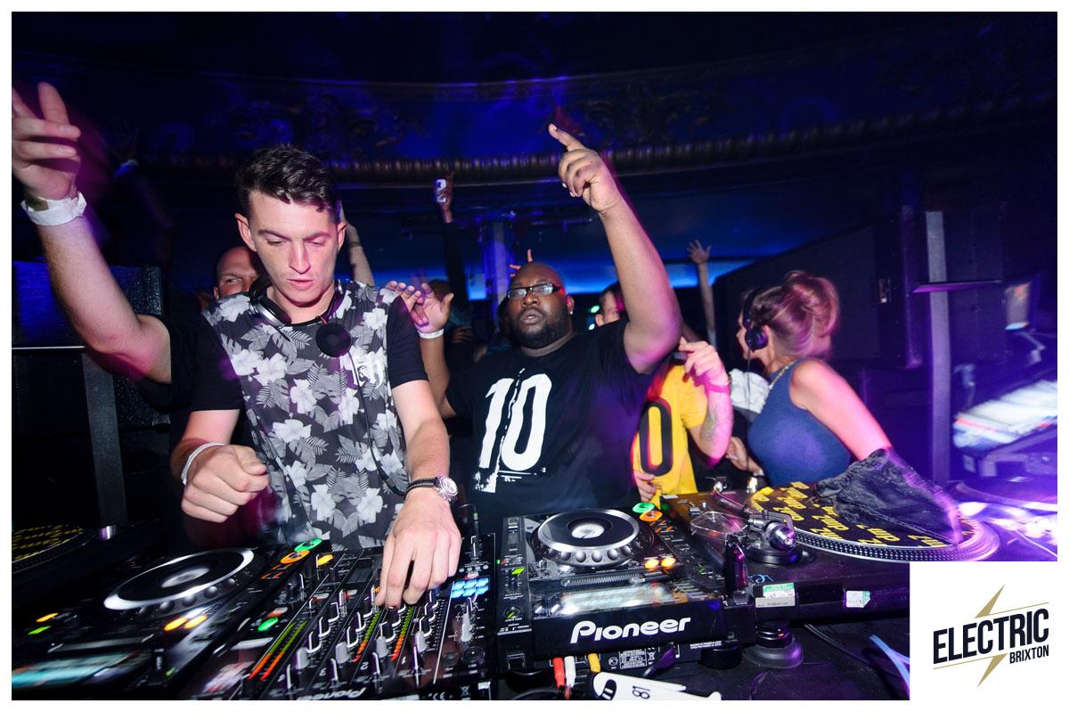electricbrixton's tweet photo. #DMZ10 http://t.co/o8dIqEBrSd @loefah @mala_dmz @coki_dmz @Sarge_Pokes @I_Skream #dubstep http://t.co/pSxuzLTkaW