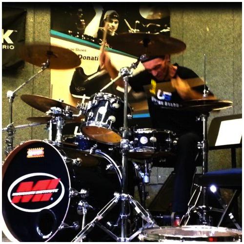 masterclass_br's tweet image. Velocidade de Pedal Duplo – Demetrius Locks ow.ly/Pu2hd #demetriuslocks #virgildonati #pedalduplo #bateria