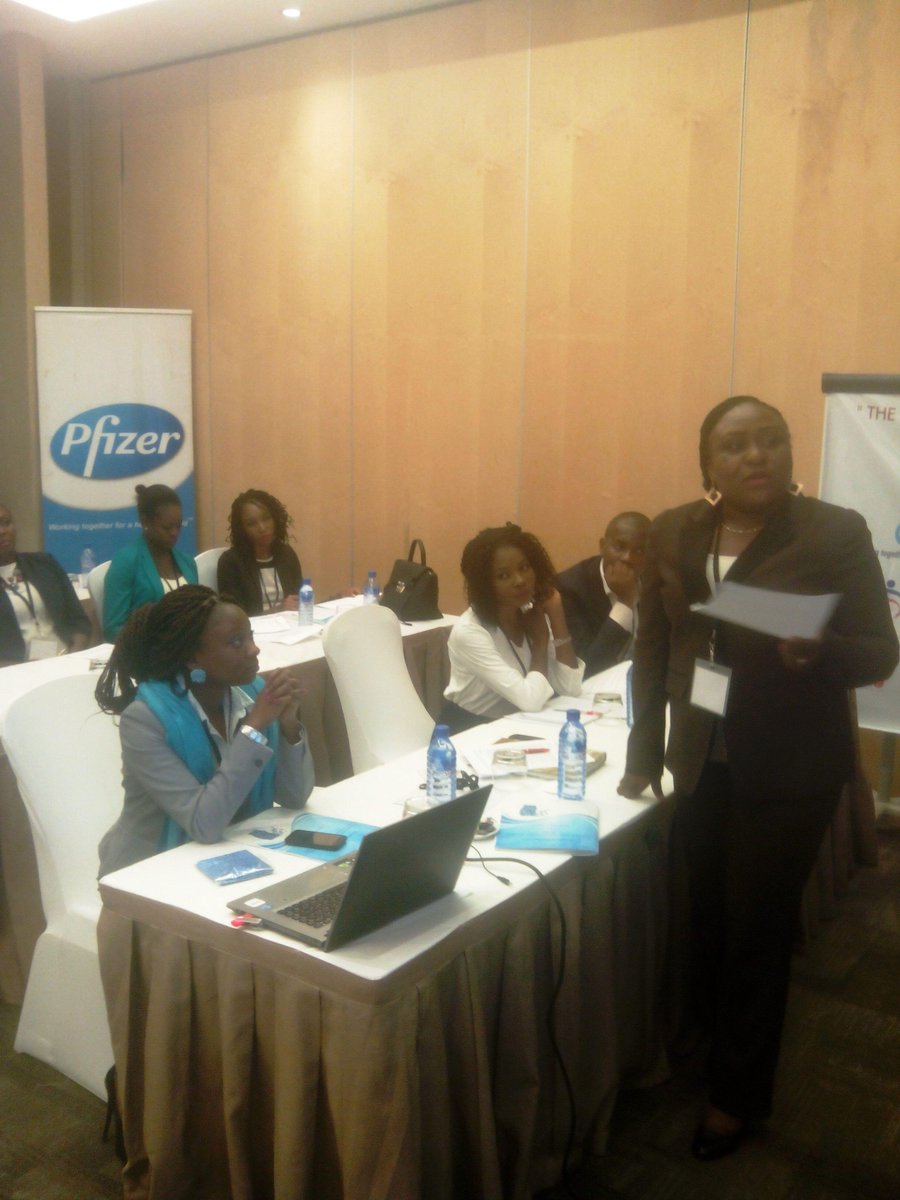 Adelphi_IP's tweet image. Group one presenting solution to a case study &quot;Branding for a Global Transformation&quot; @eseoraka @anadach #IPPworkshop