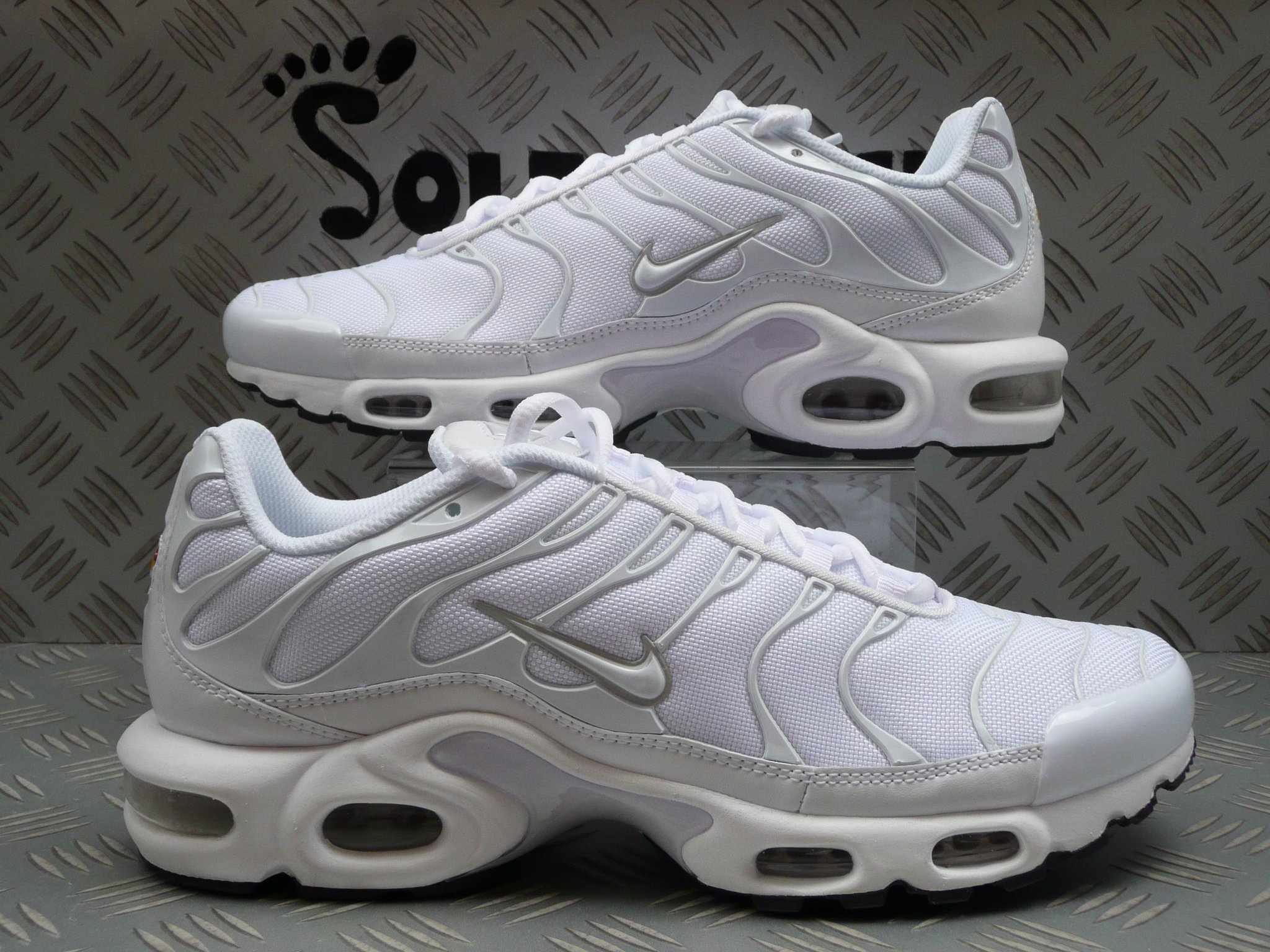 grey and white tn