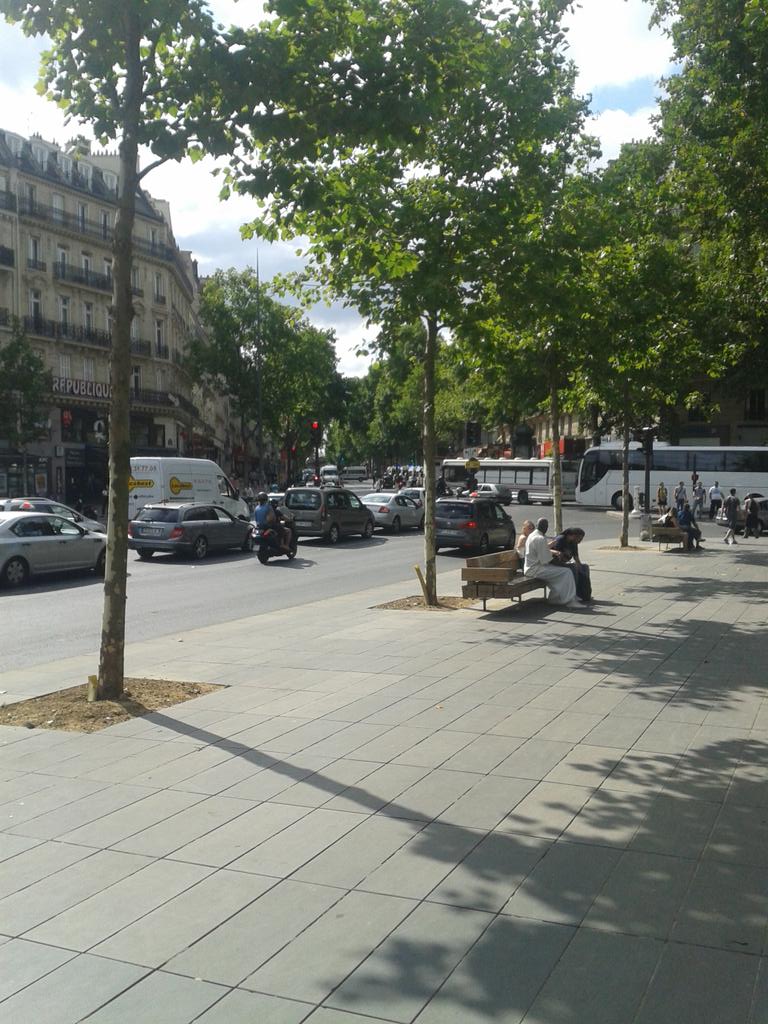 MPTOnlacherien's tweet photo. 15 cars de CRS + le fameux #GAVBUS arrivent à République.
#ManifGauchiste
#14juillet2015 http://t.co/VL5ezzXFXH