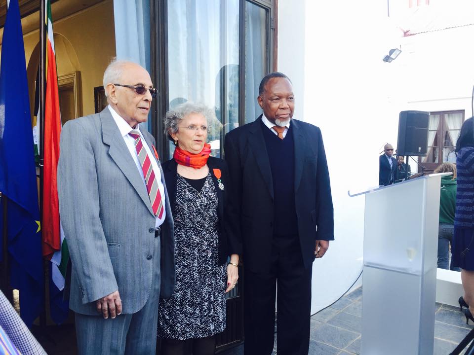 FrenchEmbassyZA's tweet photo. Read about Mr Kathrada's award here: http://t.co/gpQJLJnrJ0 #FranceinSA #BastilleDaySA #14July2015 http://t.co/KBLw0ktSIG