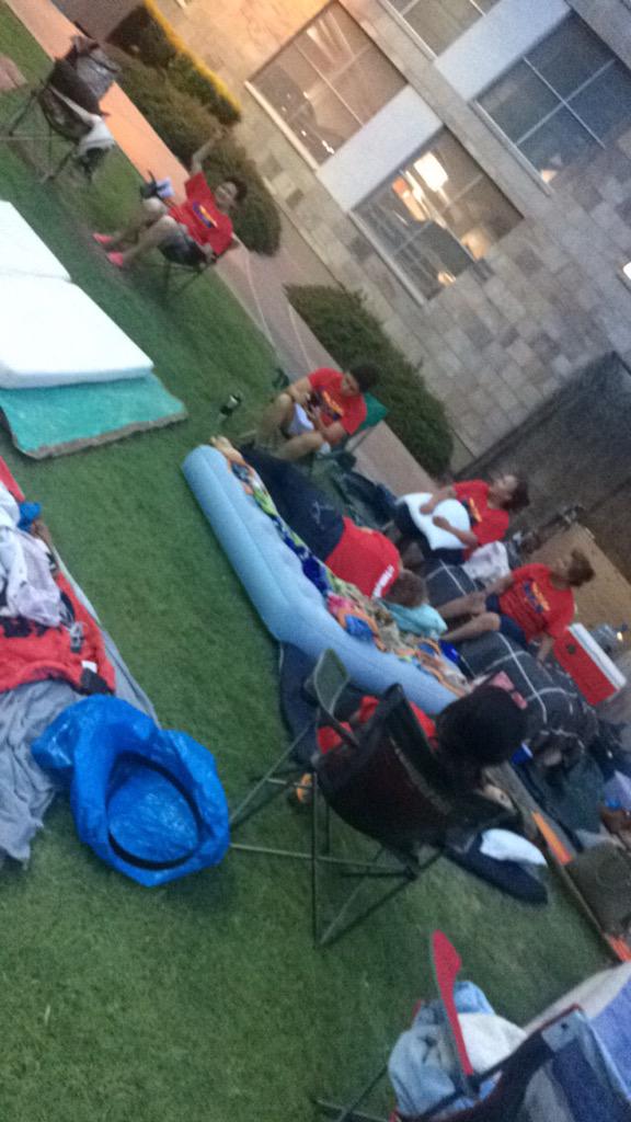 CardenasPhx's tweet photo. Slept outside w/ workers of Tempe Mission Palms. Fasting 2 days in 110 degrees to protest unsafe work #TempeFast http://t.co/Wwp7pjXGW9
