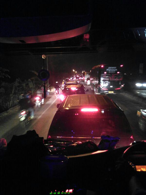 Chandrov's tweet photo. @RadioElshinta masuk Kab.  Pekalongan  macet +/- 5km #MudikElshinta http://t.co/WH53wcOD37
