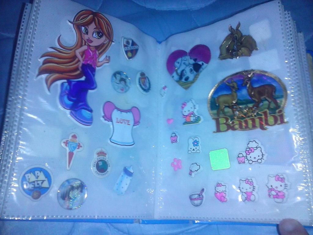 milesangels's tweet photo. #TodaysKidsWillNeverKnow cuando usábamos el album de fotos para pegar pegatinas y llevarlas al cole. http://t.co/MANVa7fukr