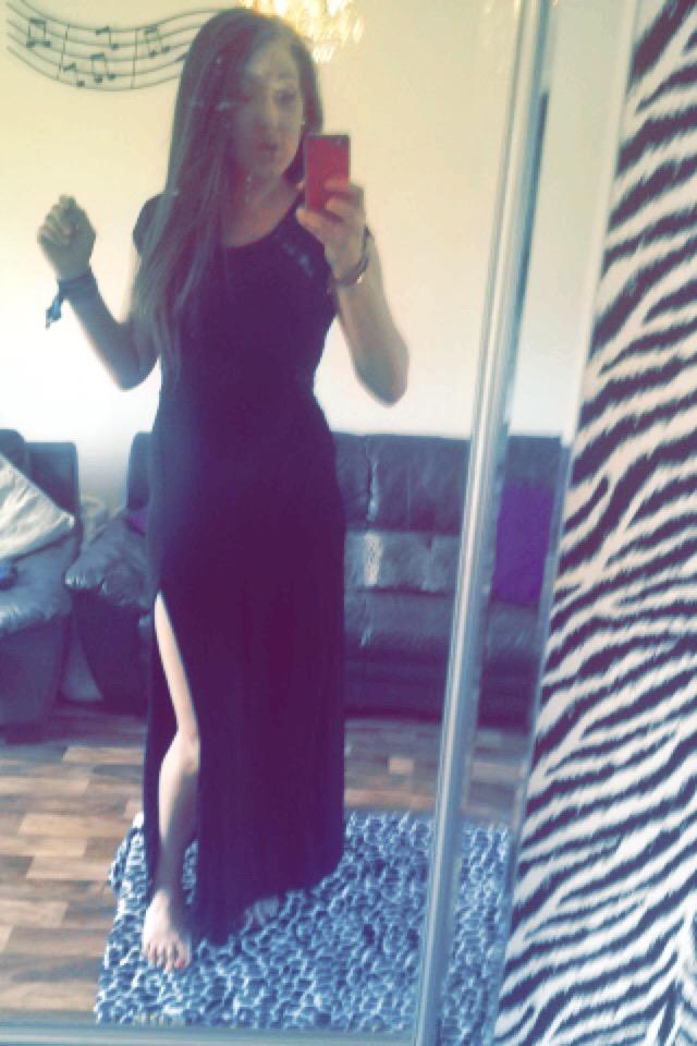 Kaylea88kaylea's tweet photo. It's my birthday tomoroooooo 🎈 http://t.co/W5jlX02qCe