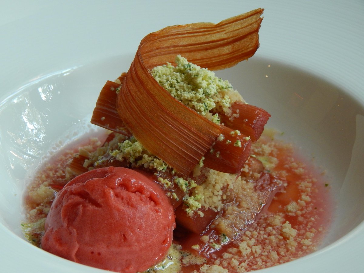 SD26NY's tweet photo. Something #sweet to get you through this rainy Tuesday. #rhubarb #dessert #flatiron http://t.co/pChtdLr30A