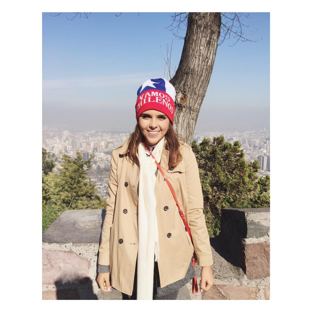 yuyacst's tweet photo. Guapuras de Chile, se pasaron de hermosos, gracias por apoyarme tanto, me voy llena de amor. ¡Juntos siempre ❤️! http://t.co/2ha0xOt7UL