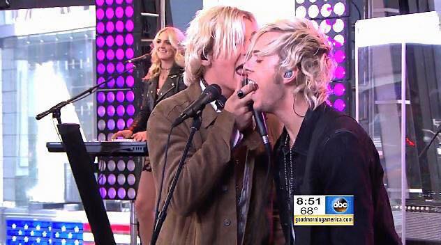 R5Family_PR's tweet photo. Riker, Ross and Rydel in GMA ☀️ http://t.co/C9jtbrTSNN