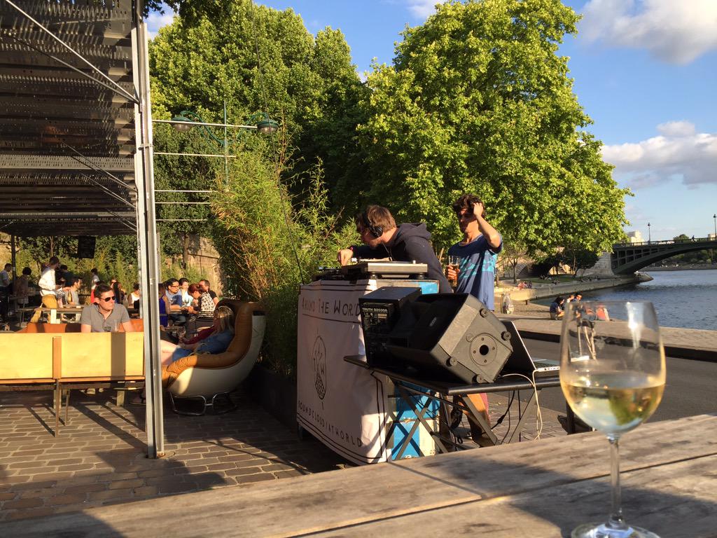 Ouverture officielle des Berges Piétonnes jusqu'au 20 août . Ce soir invité Emil Omar de Nova