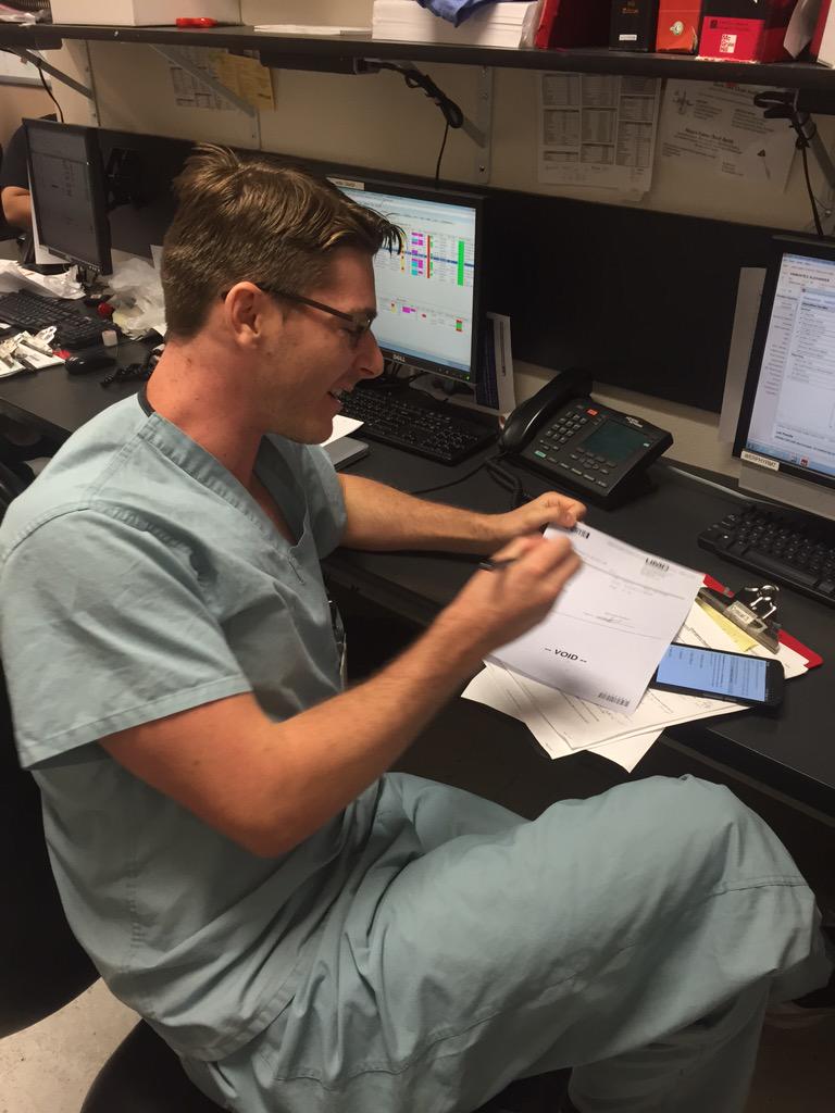 waltvegasemr's tweet image. @zacharyskaggs first Rx. #firstdaybestday @LasVegasEM #interns #2018iscoming