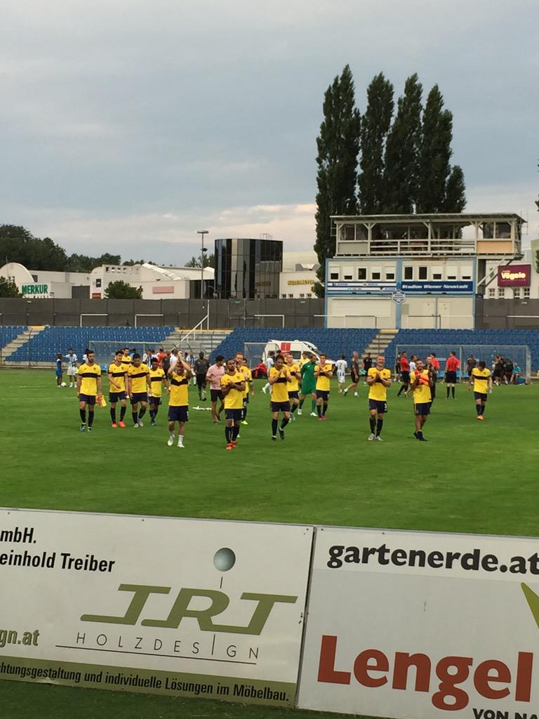 YellowArmyOUFC's tweet image. Great evening tonight, with 200+ Oxford United fans here for a special night #oufc #OUFCinAustria