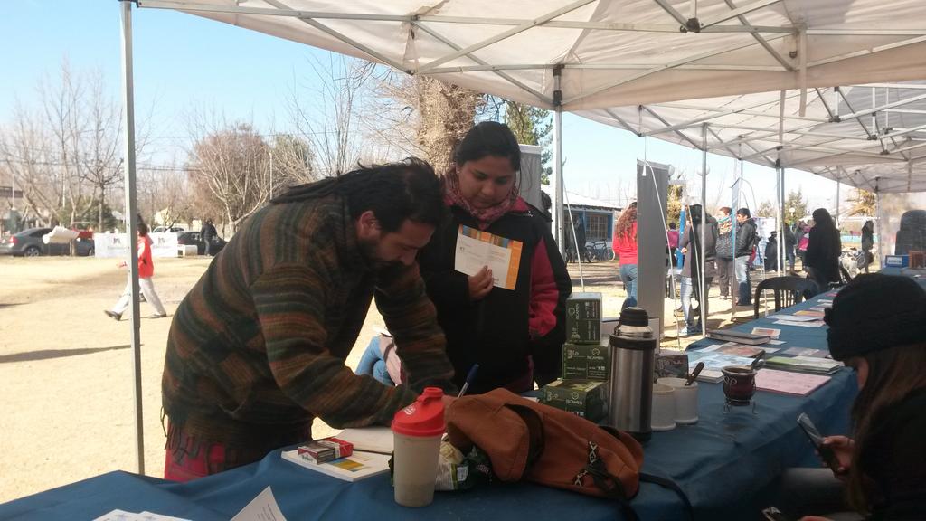 CooperativaMza's tweet photo. La #PlazadeServicios presente en Colonia las Rosas #Tunuyán @MarceloCostaMza @tatimussato http://t.co/FiFXiYop9W