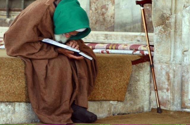 قليل منا عرف قيمة القرآن، فأصبح قرين قلبه ورفيق حياته