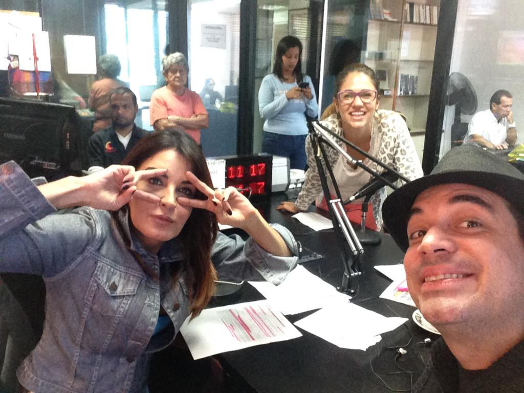 pattysantom's tweet photo. Definitivamente este par es un encanto! #Gracias @pollobrito y @kiara_true por esta entrevista llena de #GoodVibes http://t.co/a0lX0FhINO