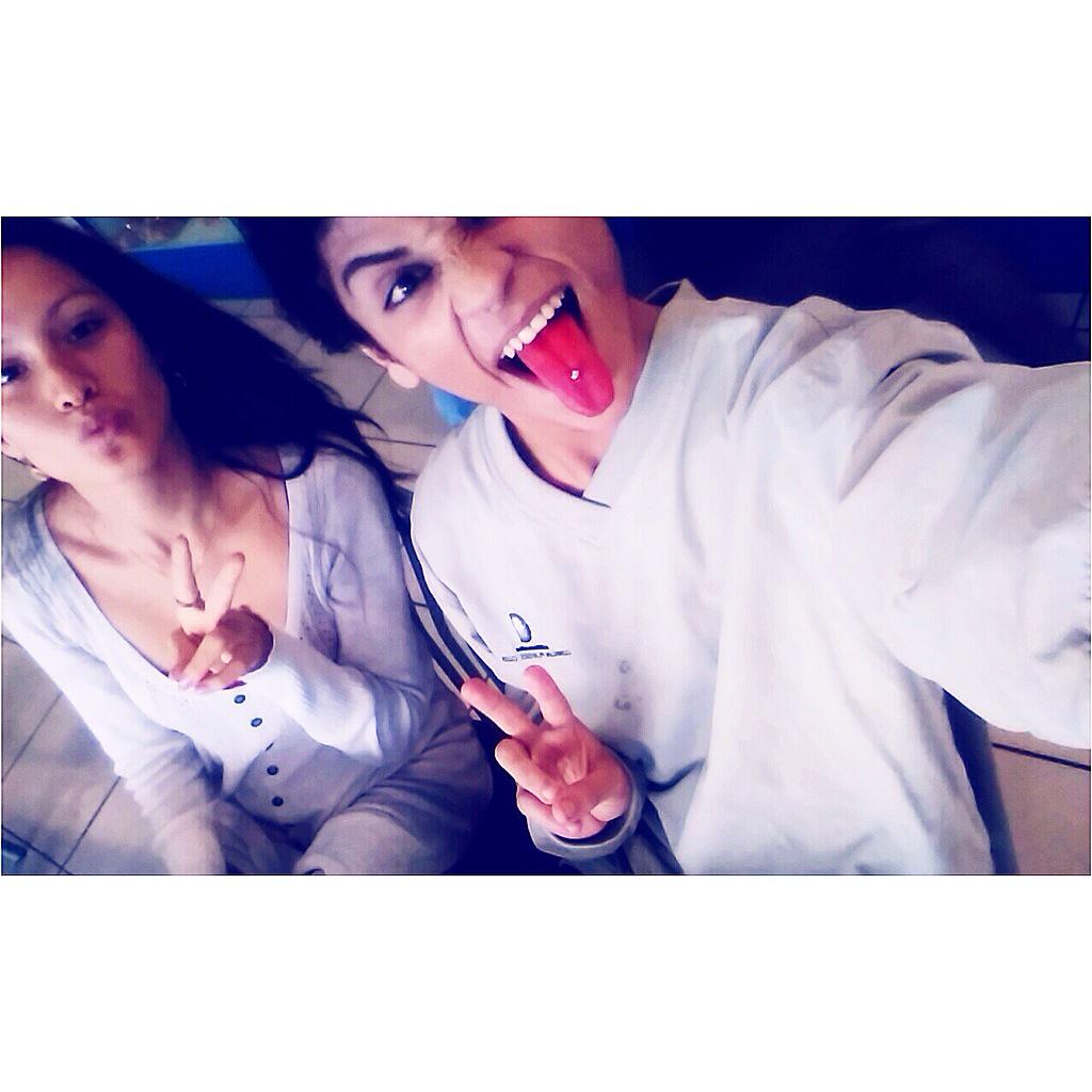 GhersiRomero's tweet photo. Que lindo es vivir en paz, cuando la gente no se mete en lo que no le importa ✌️👊
#BUENDIA 😊 http://t.co/4lsszG7LT9